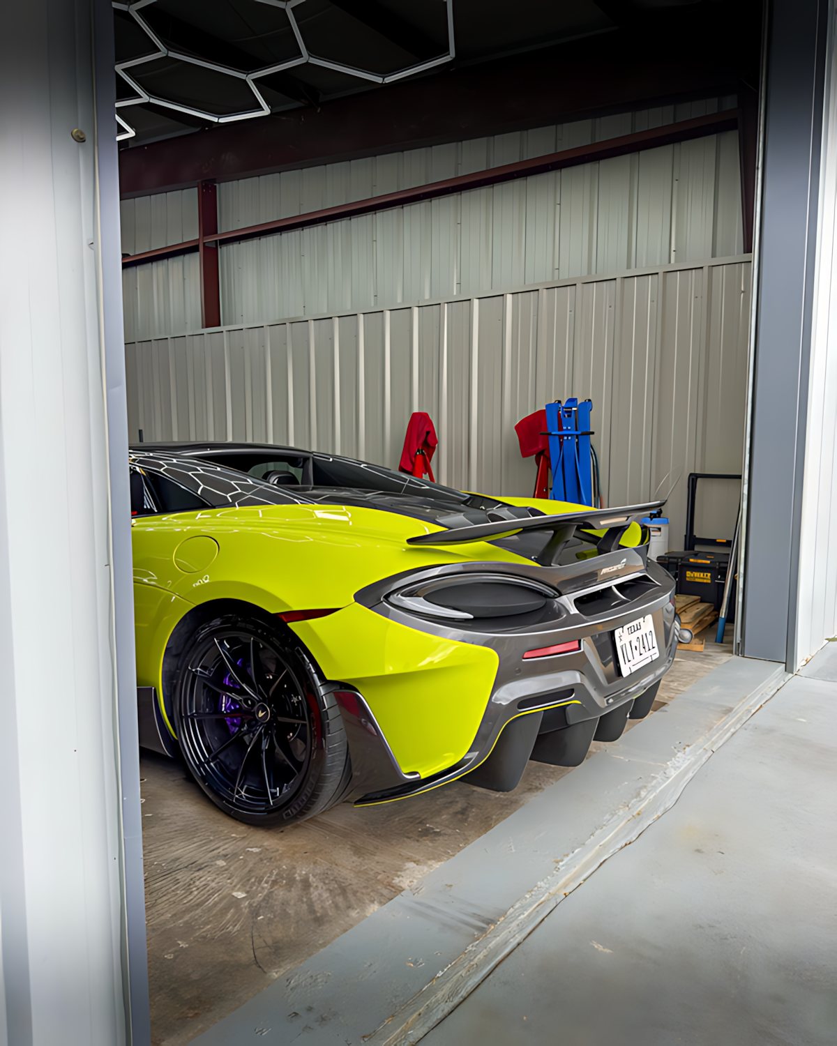 Riugarage — car at the shop