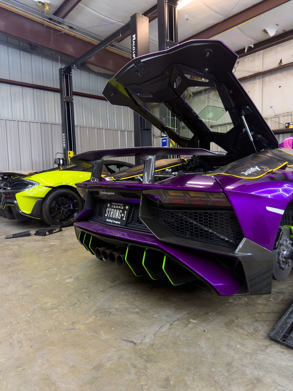Riugarage vehicle repair in progress
